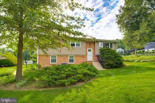 104 Oxford Dr, Lititz, PA 17543 - Photo 2