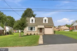 1615 Buttercup Rd, Lancaster, PA 17602 - Photo 2
