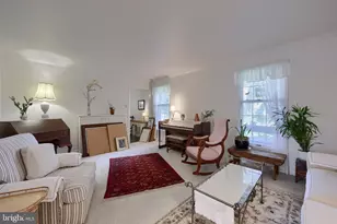 584 Laurel Ln, Lancaster, PA 17601 - Photo 4