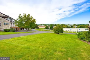 636 Royal View Dr, Lancaster, PA 17601 - Photo 38