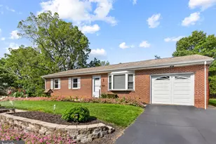 910 Pine Hill Rd, Lititz, PA 17543 - Photo 2