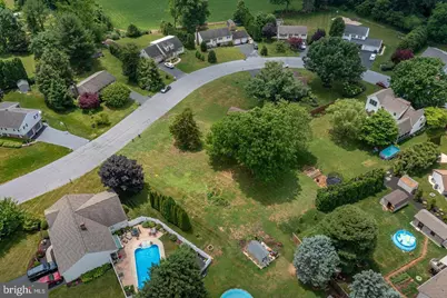 734 Pleasant Dr, New Holland, PA 17557 - Photo 2