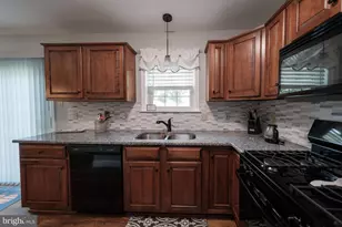 636 Cobblestone Ln, Lancaster, PA 17601 - Photo 8