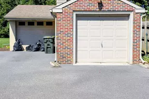 559 E Main St, New Holland, PA 17557 - Photo 4