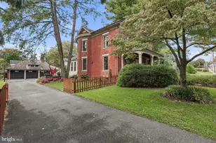 422 N Hanover St, Elizabethtown, PA 17022 - Photo 2