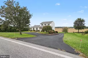 1409 Ridge Rd, Elizabethtown, PA 17022 - Photo 2