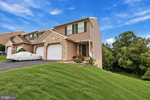 343 Oakridge Dr, Mountville, PA 17554 - Photo 2