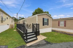 3 Pleasant Hill Ave, Akron, PA 17501 - Photo 1