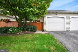 125 Treetops Dr, Lancaster, PA 17601 - Photo 1