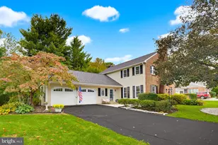2584 Woodview Dr, Lancaster, PA 17601 - Photo 1