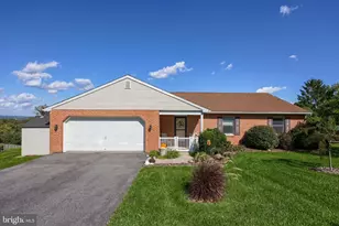 811 S Cedar St, Lititz, PA 17543 - Photo 1
