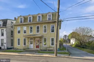 54 W Donegal St, Mount Joy, PA 17552 - Photo 2