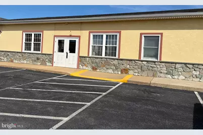 684 W Main Street #2, New Holland, PA 17557 - Photo 2