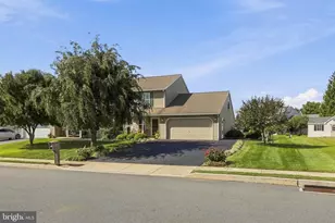 487 Daisy Dr, New Holland, PA 17557 - Photo 2