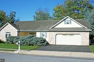 555 Blossom Trl Trail, Mount Joy, PA 17552 - Photo 2