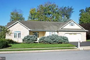 555 Blossom Trl Trail, Mount Joy, PA 17552 - Photo 4