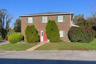 1362 Blue Jay Dr, Lancaster, PA 17601 - Photo 1