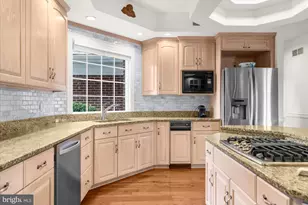 4303 W Wyndemere Cir, Schnecksville, PA 18078 - Photo 12