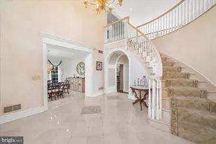 4303 W Wyndemere Cir, Schnecksville, PA 18078 - Photo 6