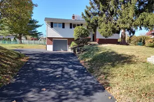 7512 S Main St, Coopersburg, PA 18036 - Photo 2