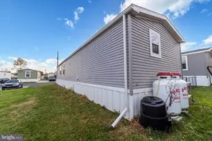 1041 Dogwood St, Laurys Station, PA 18059 - Photo 28