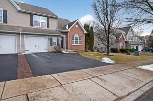 1525 Cambridge Dr, Macungie, PA 18062 - Photo 2