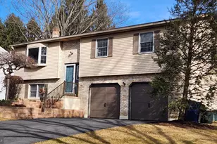 1989 Pierce Dr, Whitehall, PA 18052 - Photo 2