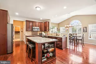 955 Yorkshire Dr, Breinigsville, PA 18031 - Photo 14