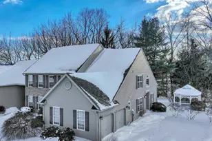 2073 Rolling Meadow Dr, Macungie, PA 18062 - Photo 2