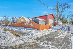 630 N 2nd St, Emmaus, PA 18049 - Photo 8