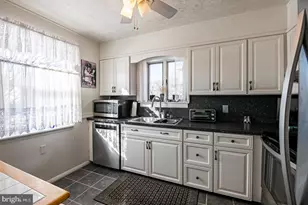 727 S 11th St, Allentown, PA 18103 - Photo 4