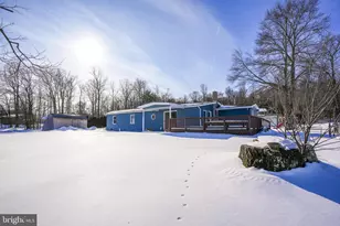8600 Delong Dr, Slatington, PA 18080 - Photo 1