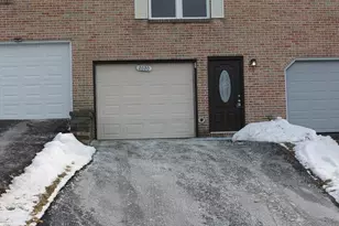 2620 Mountain Ln, Allentown, PA 18103 - Photo 2