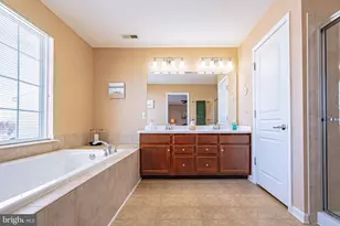 8542 Mayfair Ct, Breinigsville, PA 18031 - Photo 32