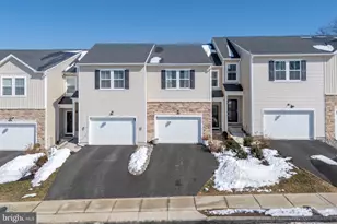 7592 Clayton Ave, Coopersburg, PA 18036 - Photo 2