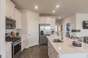 1420 Silk Run, Breinigsville, PA 18031 - Photo 8