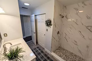 5694 Burning Tree Ln, Macungie, PA 18062 - Photo 16