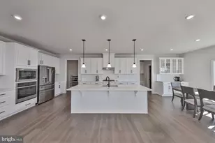 2890 Hawk Vly Ct, Center Valley, PA 18034 - Photo 8