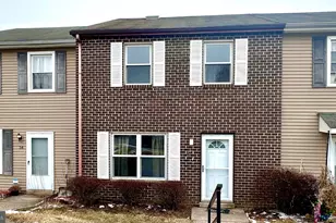 53 Eisenhower Cir, Whitehall, PA 18052 - Photo 1