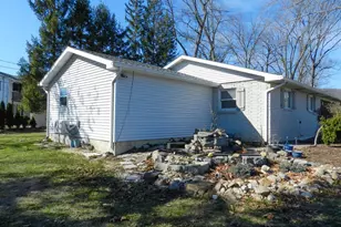 1055 Pine Tree Dr, Slatington, PA 18080 - Photo 4