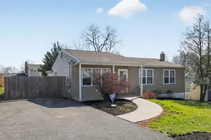 138 S 9th St, Coopersburg, PA 18036 - Photo 2