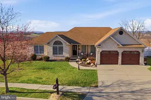 5529 Summit St, Whitehall, PA 18052 - Photo 1