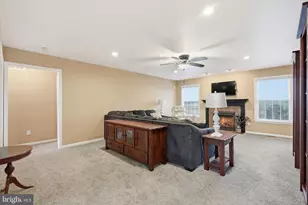 5529 Summit St, Whitehall, PA 18052 - Photo 8