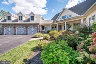 6410 Sweetbriar Ln, Zionsville, PA 18092 - Photo 2