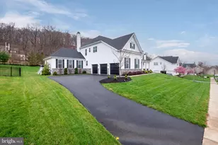 6215 Fox Glove, Center Valley, PA 18034 - Photo 2