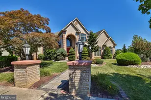 19 Springwood Dr, Allentown, PA 18104 - Photo 2