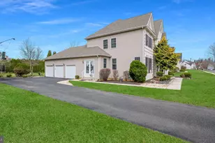 3423 Courtney Dr, Center Valley, PA 18034 - Photo 4