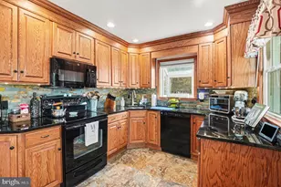 930 4th St, Whitehall, PA 18052 - Photo 6