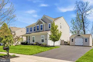 9206 Windy Bush Ln, Breinigsville, PA 18031 - Photo 2