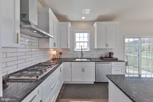 7300 Mount Vernon Dr, Zionsville, PA 18092 - Photo 12